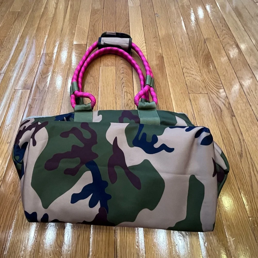 Roverlund Out-and-About Pet Tote in the Camo/Magenta color combination. - Picture 10 of 16